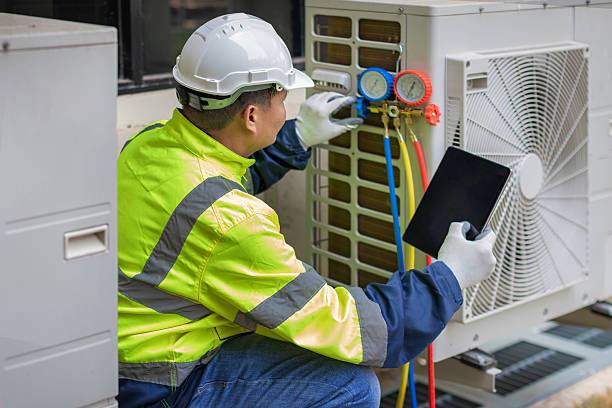 Professional Hvac technician working in Monticello, IA
